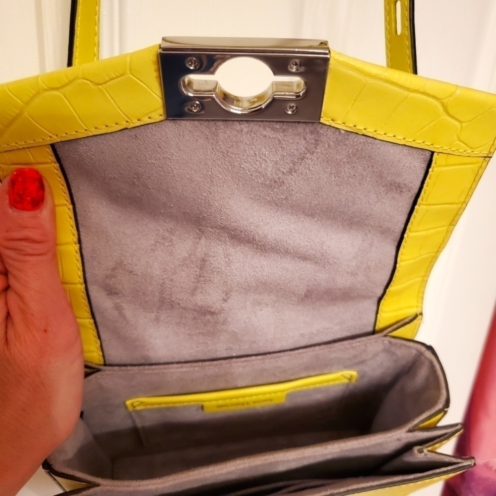 MICHAEL KORS HENDRIX SHOULDER FLAP BAG YELLOW CROC GENUINE LEATHER CROSSBODY - Picture 8 of 15